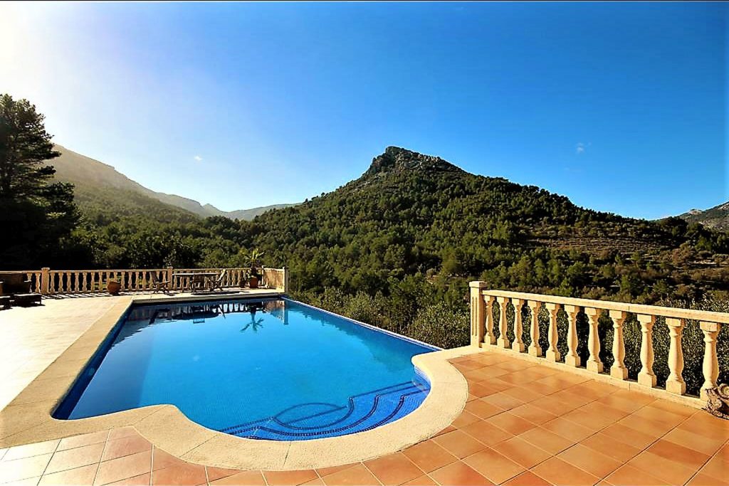 Villa Foia Vella pool with a view